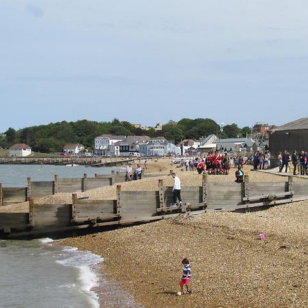 2 Mins Walk To Beach, Garage, 2 Bathrooms, 1 Superking Bed, 1 Double Bed Whitstable Exterior photo
